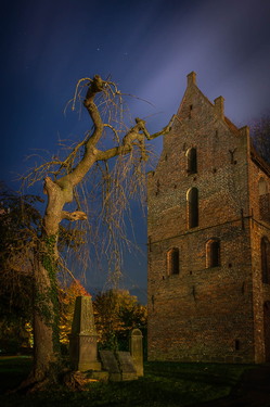 Nachts auf dem Friedhof